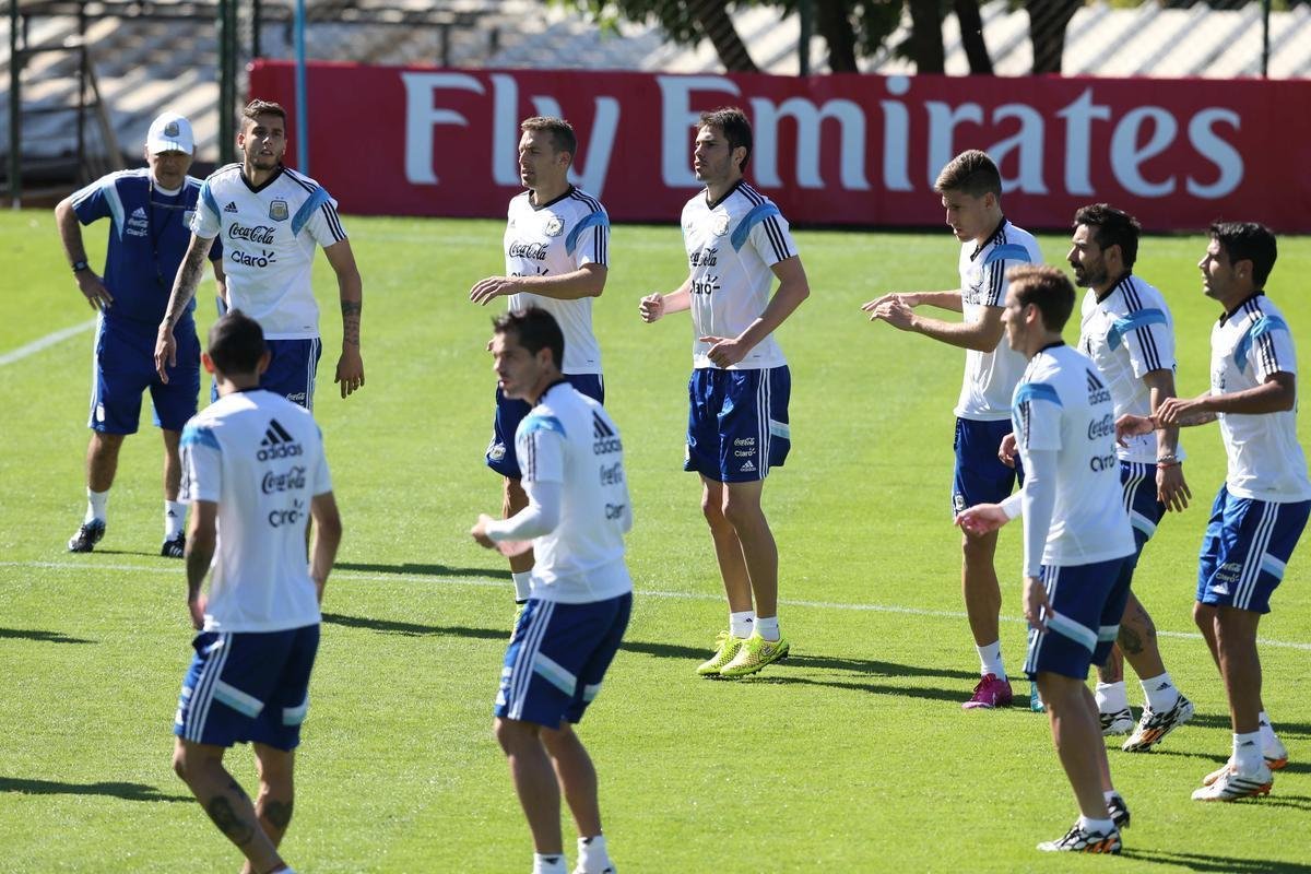 Jornalistas puderam acompanhar apenas o aquecimento do craque Messi e seus companheiros
