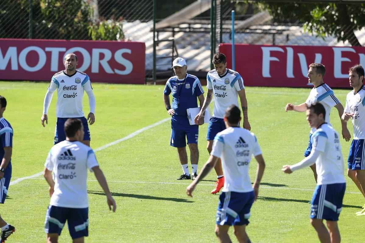 Jornalistas puderam acompanhar apenas o aquecimento do craque Messi e seus companheiros
