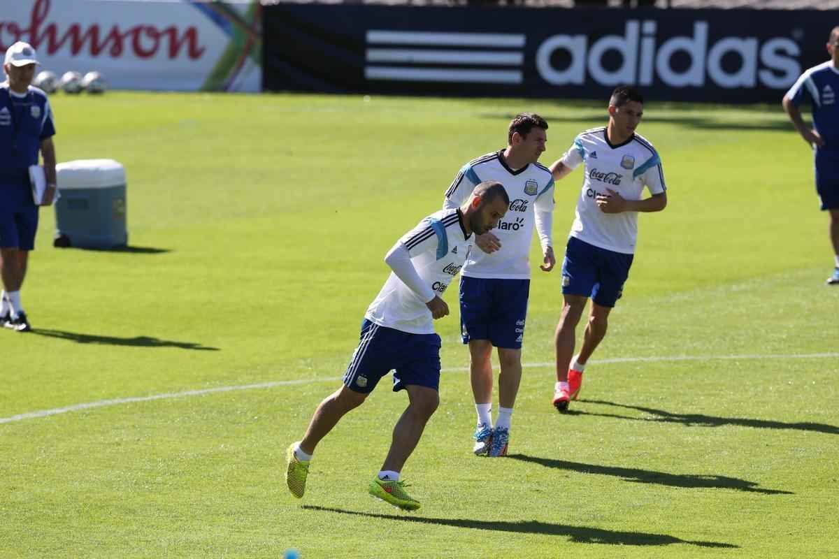 Jornalistas puderam acompanhar apenas o aquecimento do craque Messi e seus companheiros
