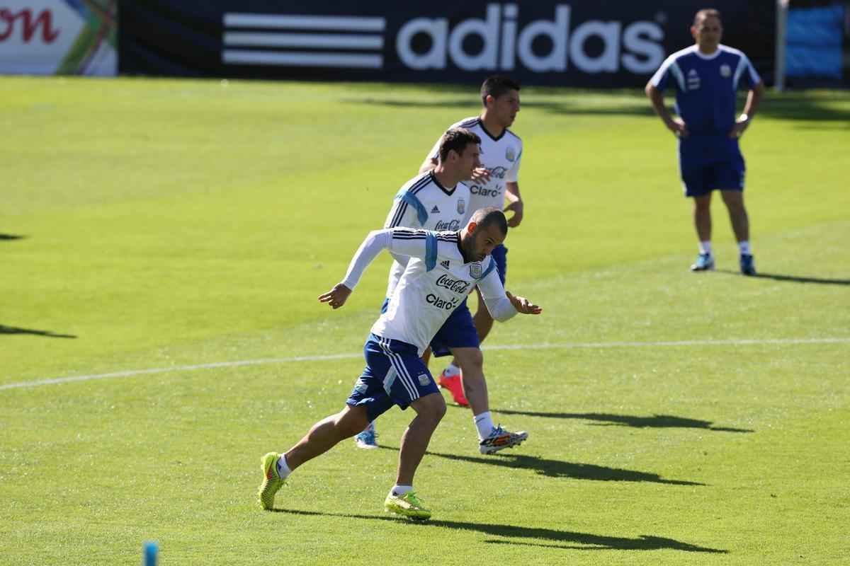 Jornalistas puderam acompanhar apenas o aquecimento do craque Messi e seus companheiros
