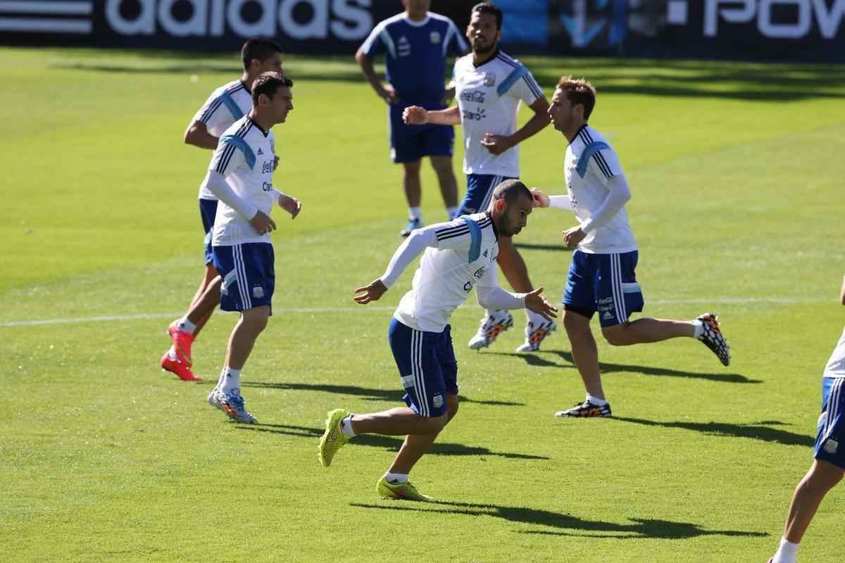 Jornalistas puderam acompanhar apenas o aquecimento do craque Messi e seus companheiros
