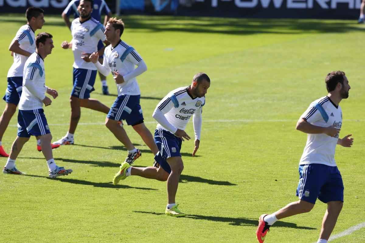 Jornalistas puderam acompanhar apenas o aquecimento do craque Messi e seus companheiros
