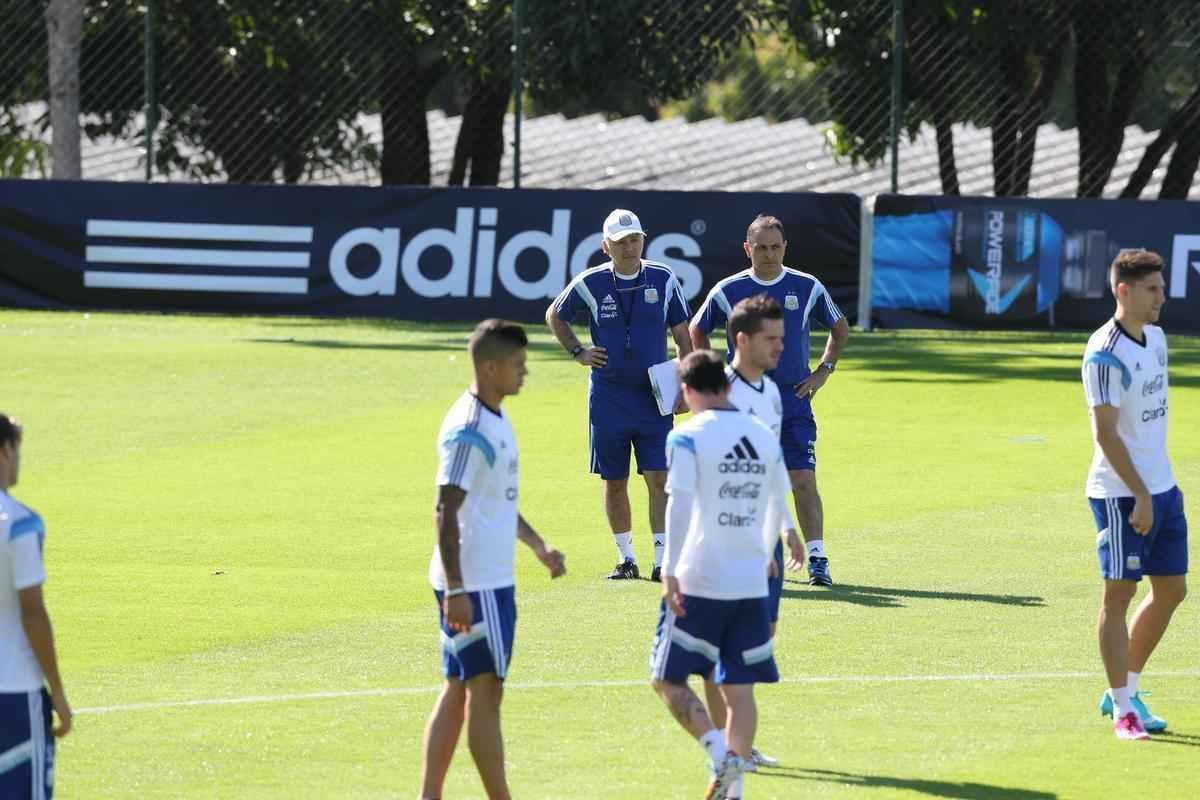 Jornalistas puderam acompanhar apenas o aquecimento do craque Messi e seus companheiros
