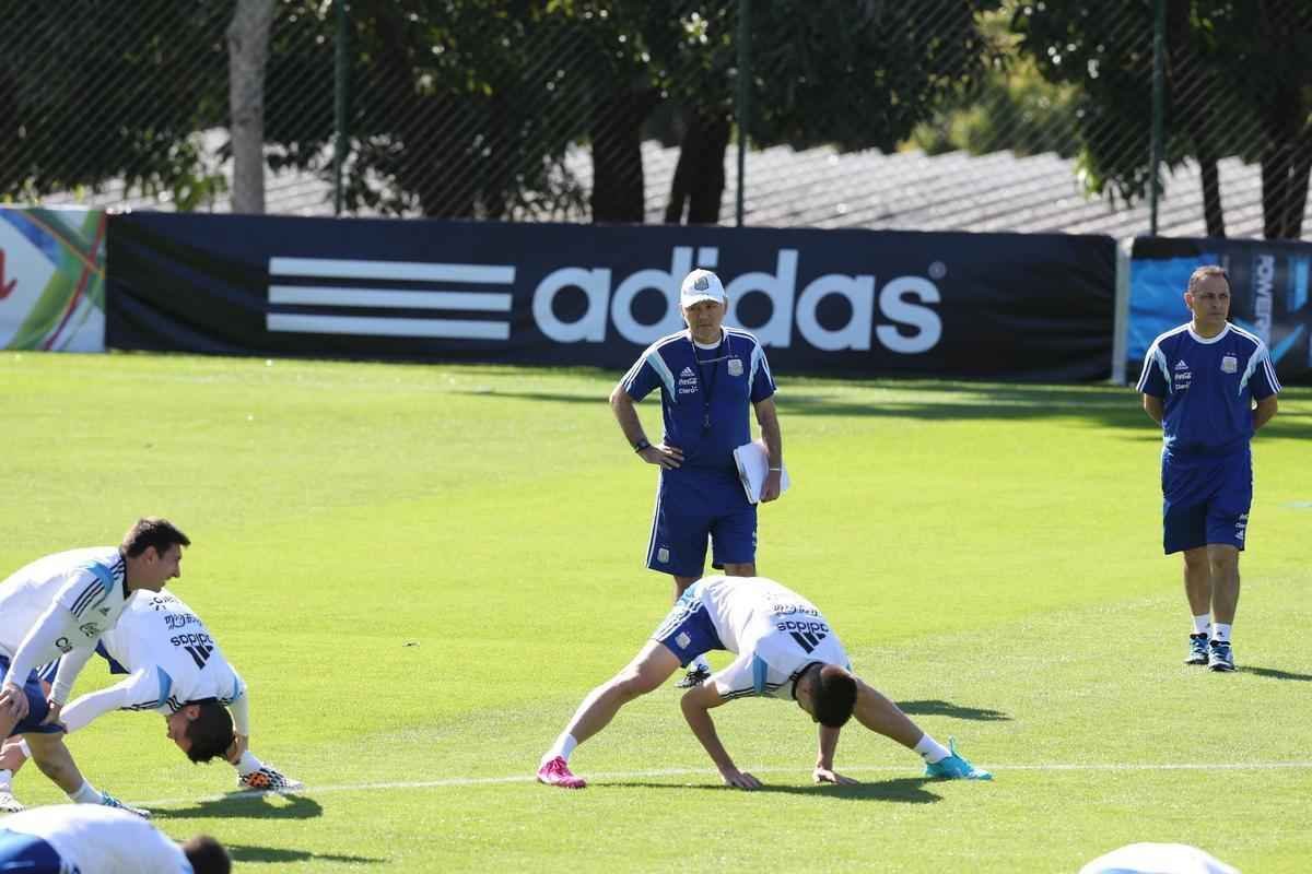 Jornalistas puderam acompanhar apenas o aquecimento do craque Messi e seus companheiros
