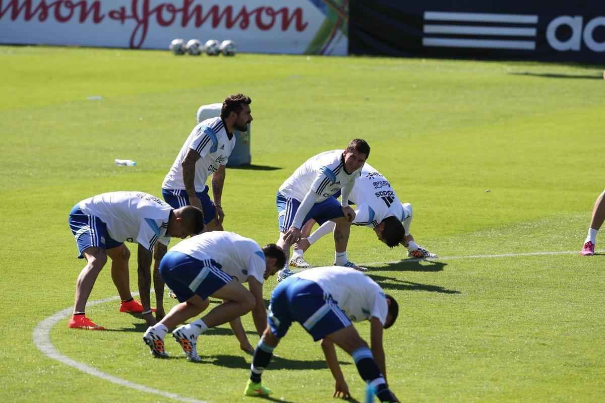 Jornalistas puderam acompanhar apenas o aquecimento do craque Messi e seus companheiros
