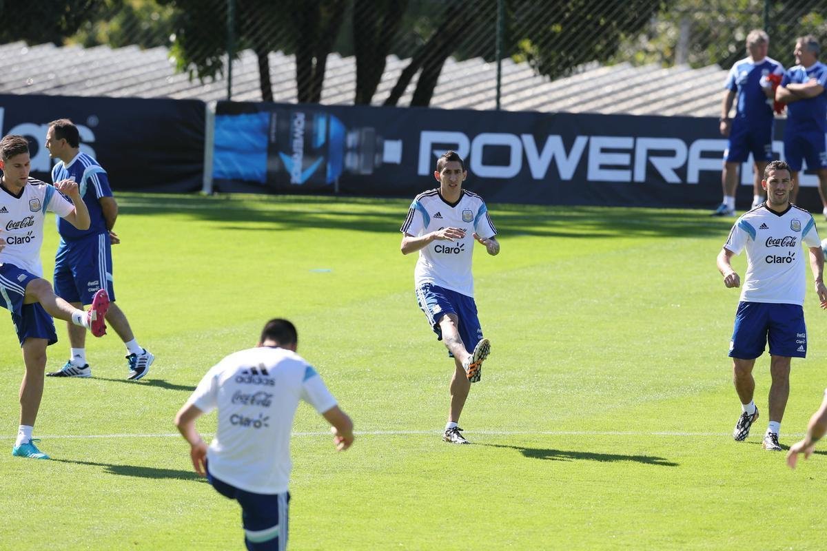 Jornalistas puderam acompanhar apenas o aquecimento do craque Messi e seus companheiros
