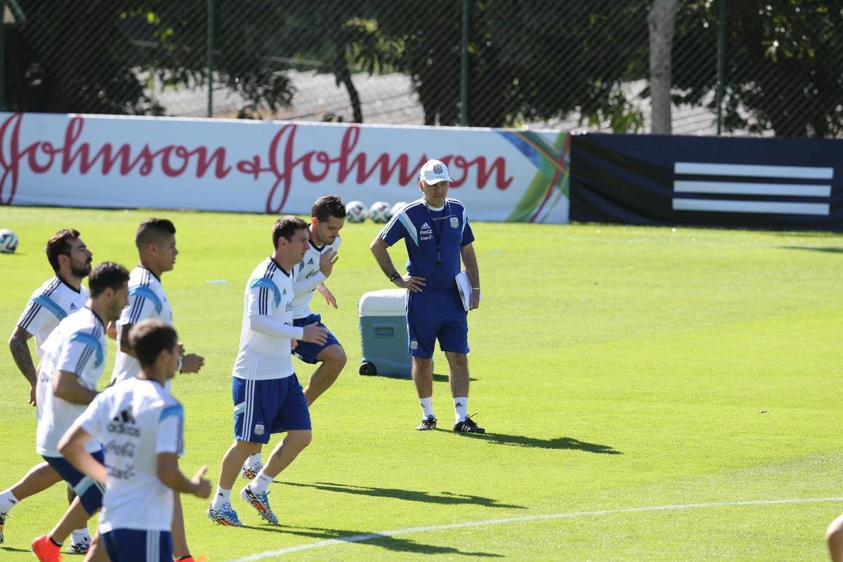 Jornalistas puderam acompanhar apenas o aquecimento do craque Messi e seus companheiros
