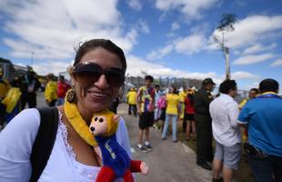 Centenas de torcedores se aglomeraram em frente ao Gigante da Pampulha para sentir o clima de Copa