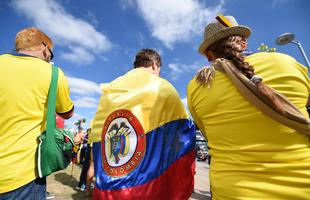 Centenas de torcedores se aglomeraram em frente ao Gigante da Pampulha para sentir o clima de Copa