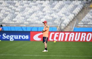 Seleo Colombiana faz atividade no Mineiro, palco do jogo de estreia na Copa, contra Grcia 