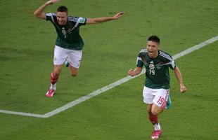 Fotos do gol de Oribe Peralta, do Mxico, contra Camares, na Arena das Dunas