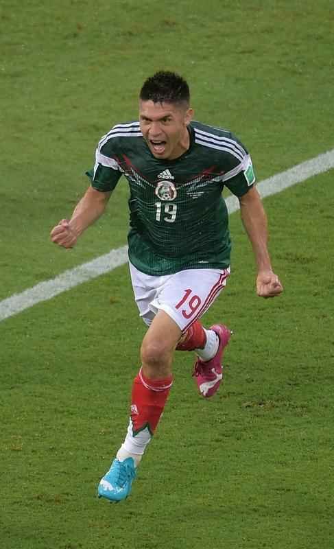 Fotos do gol de Oribe Peralta, do Mxico, contra Camares, na Arena das Dunas