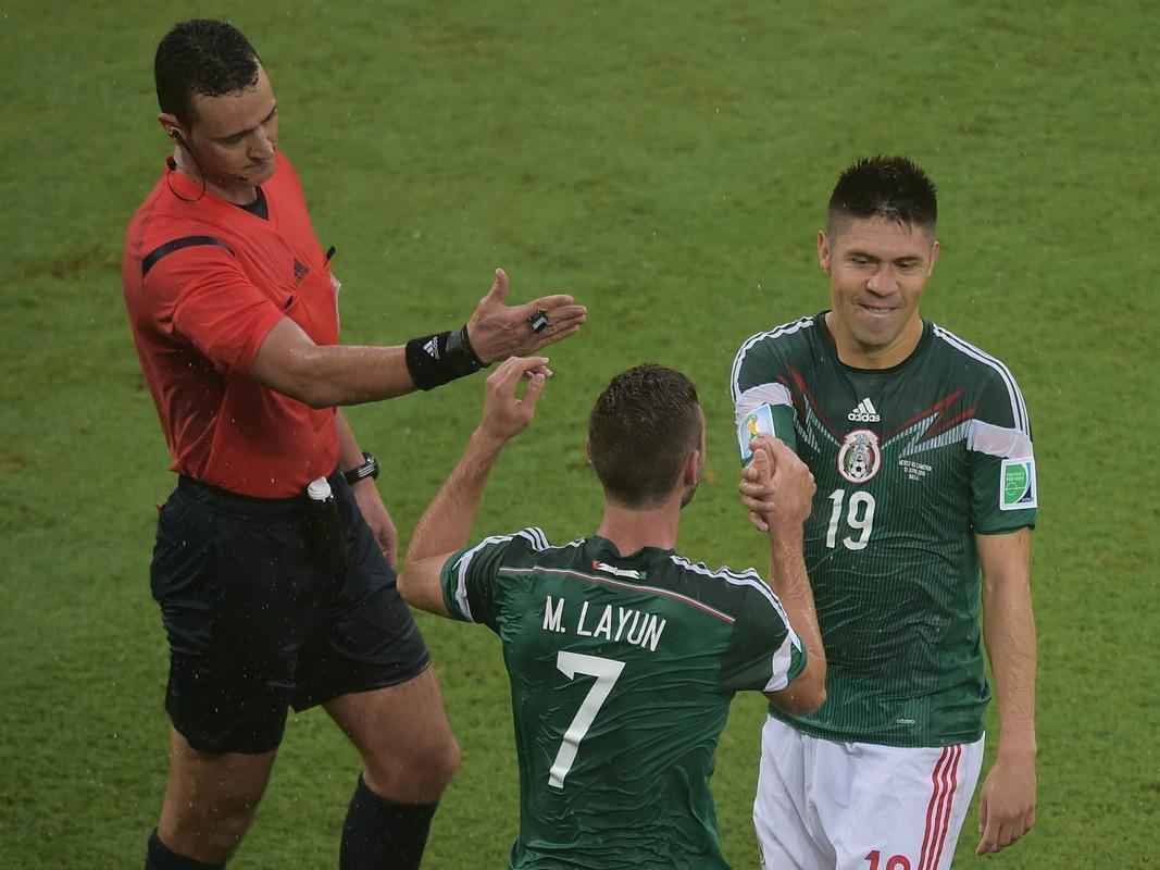 Fotos do gol de Oribe Peralta, do Mxico, contra Camares, na Arena das Dunas