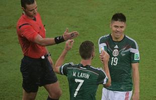 Fotos do gol de Oribe Peralta, do Mxico, contra Camares, na Arena das Dunas