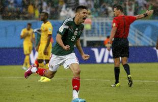 Fotos do gol de Oribe Peralta, do Mxico, contra Camares, na Arena das Dunas