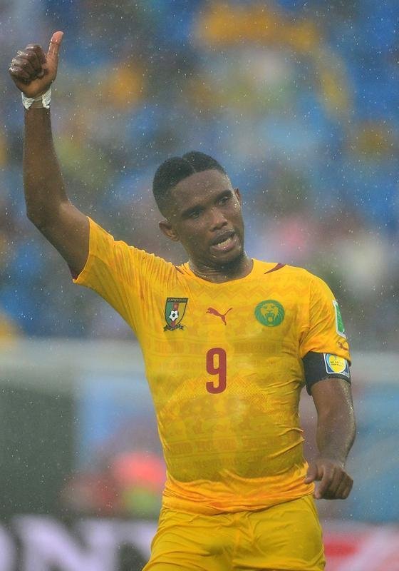 Fotos: os passos do craque camarons Samuel Eto'o na derrota para o Mxico