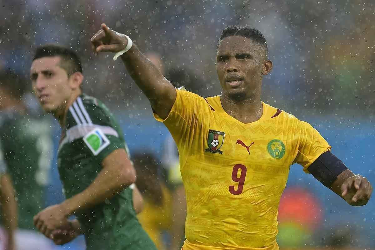 Fotos: os passos do craque camarons Samuel Eto'o na derrota para o Mxico