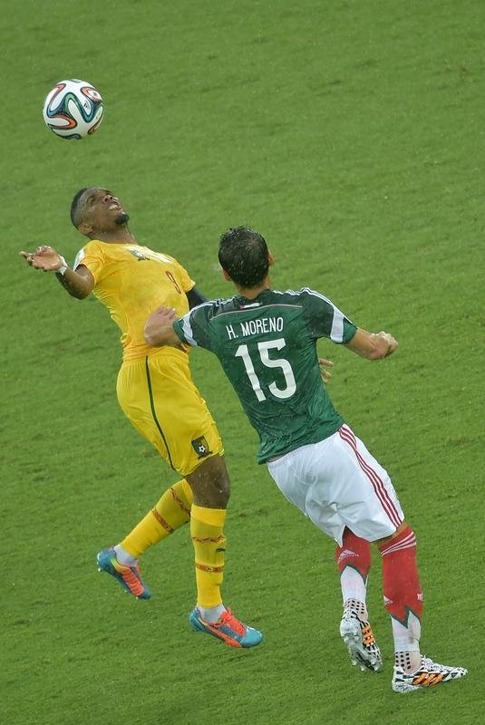 Fotos: os passos do craque camarons Samuel Eto'o na derrota para o Mxico