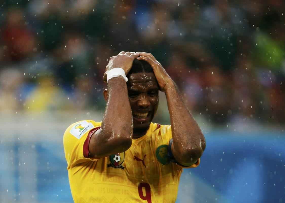Fotos: os passos do craque camarons Samuel Eto'o na derrota para o Mxico