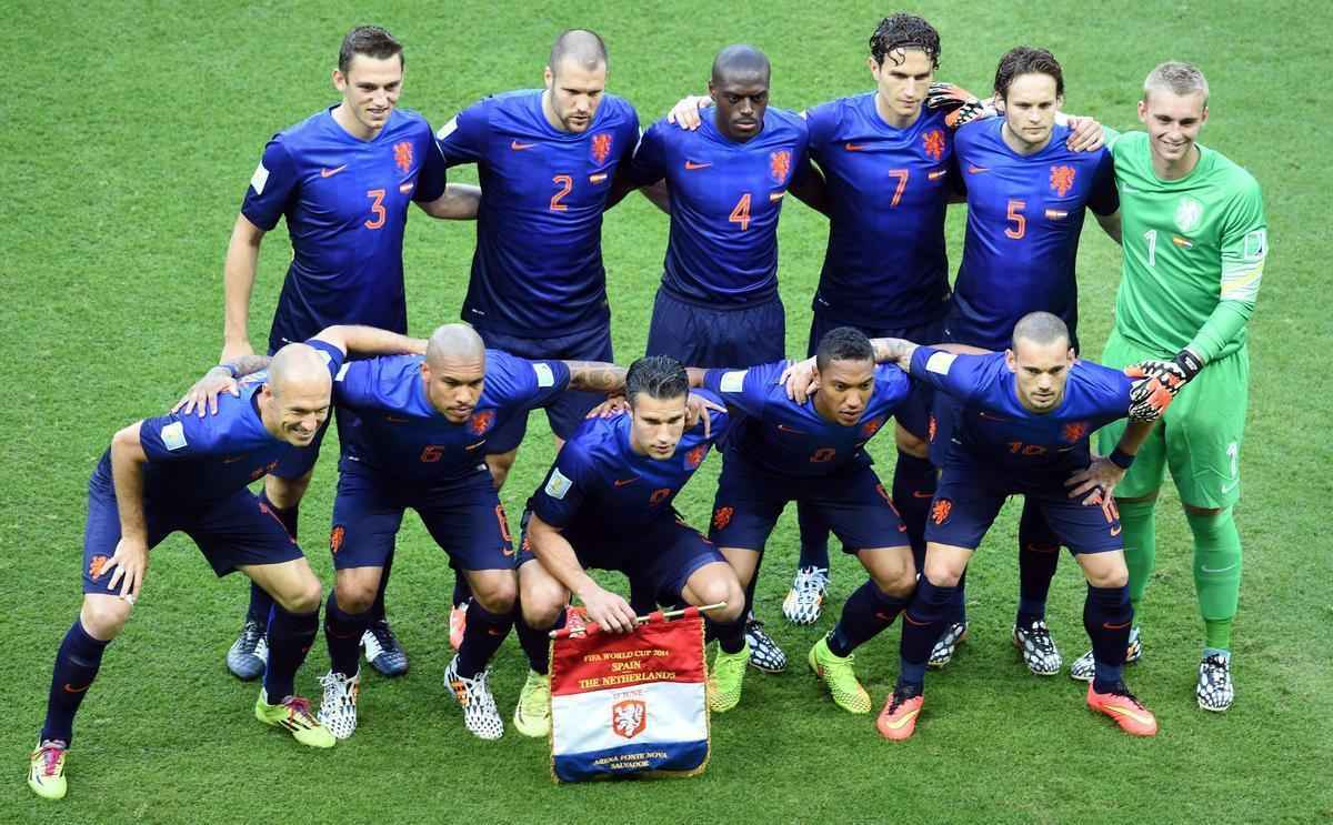 Na Arena Fonte Nova, em Salvador, Espanha e Holanda se enfrentam pelo Grupo B da Copa do Mundo