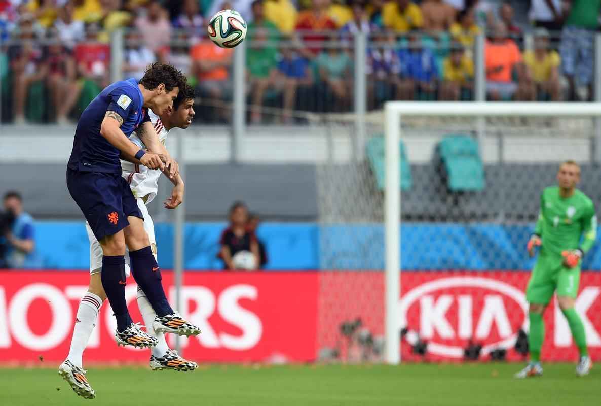 Na Arena Fonte Nova, em Salvador, Espanha e Holanda se enfrentam pelo Grupo B da Copa do Mundo