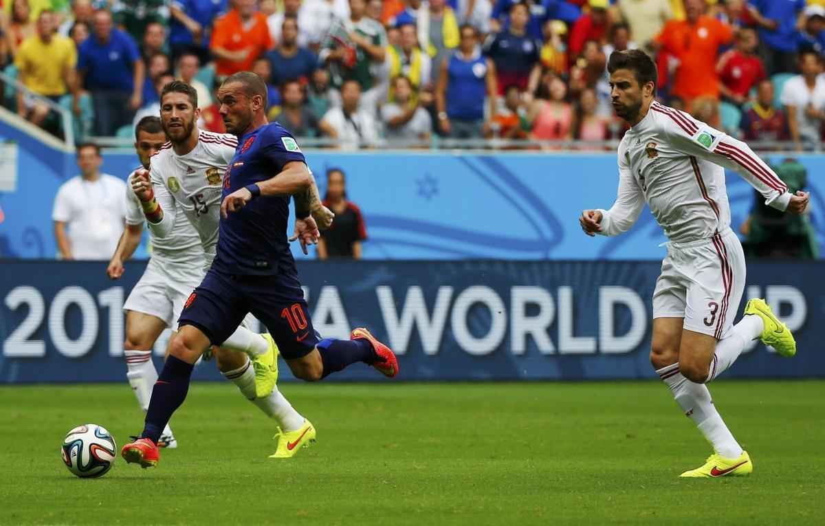 Na Arena Fonte Nova, em Salvador, Espanha e Holanda se enfrentam pelo Grupo B da Copa do Mundo
