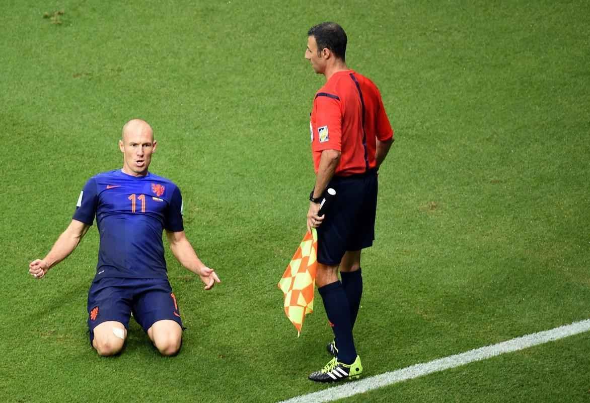 Na Arena Fonte Nova, em Salvador, Espanha e Holanda se enfrentam pelo Grupo B da Copa do Mundo