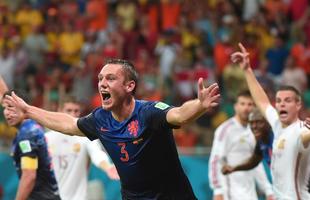 Na Arena Fonte Nova, em Salvador, Espanha e Holanda se enfrentam pelo Grupo B da Copa do Mundo