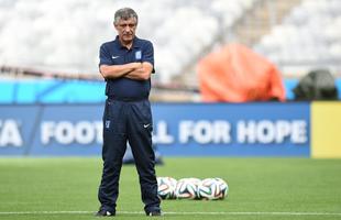 Jogadores da Grcia reconheceram, nesta sexta-feira, o gramado do Mineiro