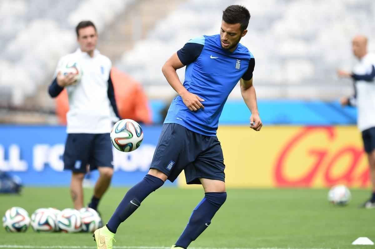 Jogadores da Grcia reconheceram, nesta sexta-feira, o gramado do Mineiro