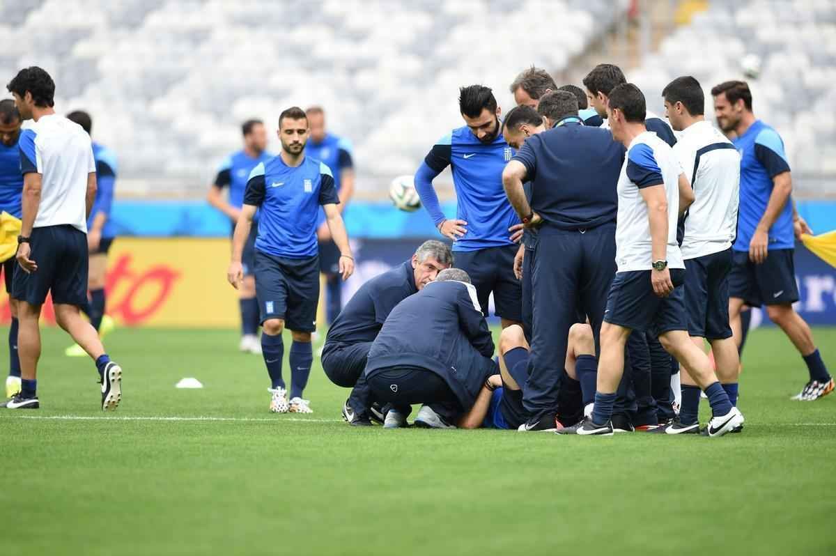 Jogadores da Grcia reconheceram, nesta sexta-feira, o gramado do Mineiro