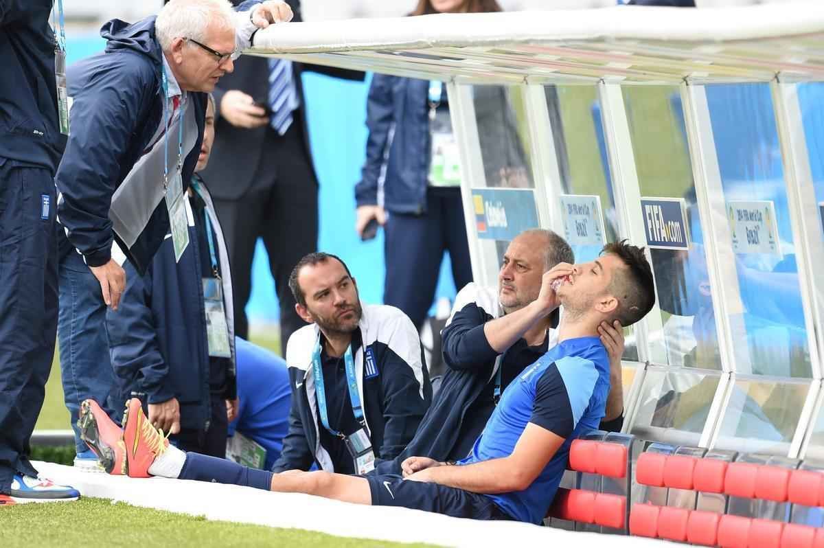 Jogadores da Grcia reconheceram, nesta sexta-feira, o gramado do Mineiro