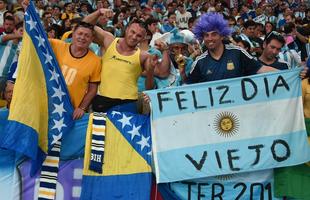 Torcedores argentinos lotaram o Maracan para assistir  estreia da seleo na Copa contra a Bsnia