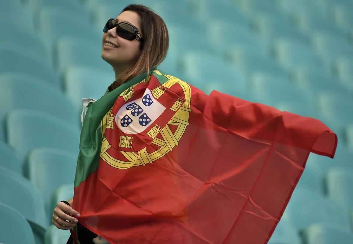 Portuguesas e alem�s embelezaram a Arena Fonte Nova nesta segunda-feira