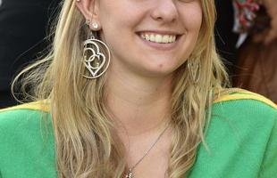 Belas torcedoras animam a partida entre Ir� e Nig�ria, na Arena da Baixada