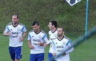 Lionel Messi treinou nesta segunda-feira na Cidade do Galo e concedeu entrevista. Para ele, Holanda e Alemanha mostraram, at� agora, o melhor futebol da Copa do Mundo. Veja fotos dele e da Sele��o Argentina no centro de treinamento do Atl�tico, em Belo Horizonte
