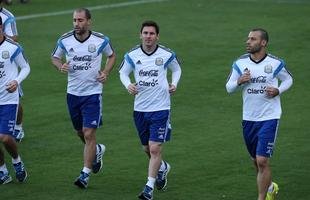 Lionel Messi treinou nesta segunda-feira na Cidade do Galo e concedeu entrevista. Para ele, Holanda e Alemanha mostraram, at� agora, o melhor futebol da Copa do Mundo. Veja fotos dele e da Sele��o Argentina no centro de treinamento do Atl�tico, em Belo Horizonte