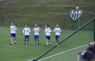 Lionel Messi treinou nesta segunda-feira na Cidade do Galo e concedeu entrevista. Para ele, Holanda e Alemanha mostraram, at� agora, o melhor futebol da Copa do Mundo. Veja fotos dele e da Sele��o Argentina no centro de treinamento do Atl�tico, em Belo Horizonte