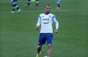 Lionel Messi treinou nesta segunda-feira na Cidade do Galo e concedeu entrevista. Para ele, Holanda e Alemanha mostraram, at� agora, o melhor futebol da Copa do Mundo. Veja fotos dele e da Sele��o Argentina no centro de treinamento do Atl�tico, em Belo Horizonte