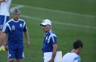 Lionel Messi treinou nesta segunda-feira na Cidade do Galo e concedeu entrevista. Para ele, Holanda e Alemanha mostraram, at� agora, o melhor futebol da Copa do Mundo. Veja fotos dele e da Sele��o Argentina no centro de treinamento do Atl�tico, em Belo Horizonte