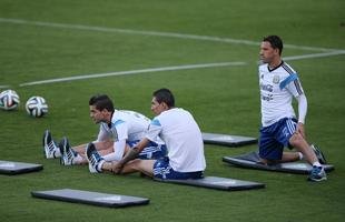 Lionel Messi treinou nesta segunda-feira na Cidade do Galo e concedeu entrevista. Para ele, Holanda e Alemanha mostraram, at� agora, o melhor futebol da Copa do Mundo. Veja fotos dele e da Sele��o Argentina no centro de treinamento do Atl�tico, em Belo Horizonte