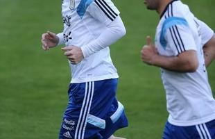Lionel Messi treinou nesta segunda-feira na Cidade do Galo e concedeu entrevista. Para ele, Holanda e Alemanha mostraram, at� agora, o melhor futebol da Copa do Mundo. Veja fotos dele e da Sele��o Argentina no centro de treinamento do Atl�tico, em Belo Horizonte