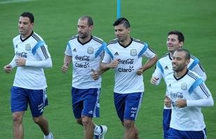 Lionel Messi treinou nesta segunda-feira na Cidade do Galo e concedeu entrevista. Para ele, Holanda e Alemanha mostraram, at� agora, o melhor futebol da Copa do Mundo. Veja fotos dele e da Sele��o Argentina no centro de treinamento do Atl�tico, em Belo Horizonte