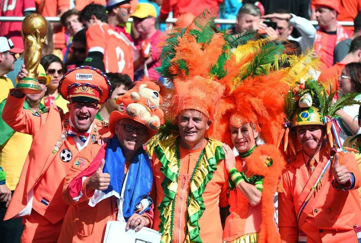 Torcedores fizeram festa para assistir ao jogo, nesta quarta-feira