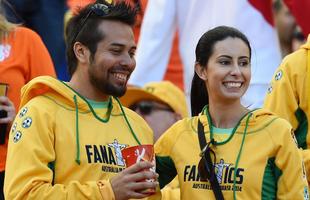 Duelo entre Holanda e Austrlia foi acompanhado por belas torcedoras no Beira-Rio