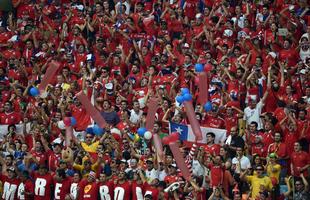 Torcedores de Chile e Espanha acompanham o jogo entre suas Selees, pelo Grupo B da Copa do Mundo, no Maracan