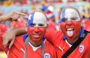 Torcedores de Chile e Espanha acompanham o jogo entre suas Selees, pelo Grupo B da Copa do Mundo, no Maracan