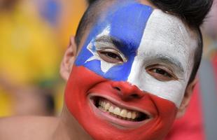 Torcedores de Chile e Espanha acompanham o jogo entre suas Selees, pelo Grupo B da Copa do Mundo, no Maracan