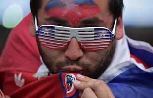 Torcedores de Chile e Espanha acompanham o jogo entre suas Selees, pelo Grupo B da Copa do Mundo, no Maracan