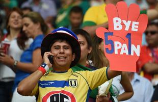 Torcedores de Chile e Espanha acompanham o jogo entre suas Selees, pelo Grupo B da Copa do Mundo, no Maracan